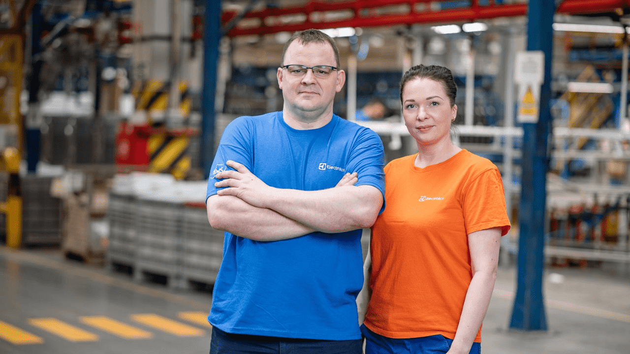 Працівник на виробництві Electrolux