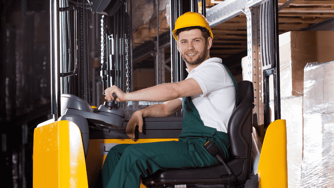 Працівник високого складу з UDT Rhenus Logistics