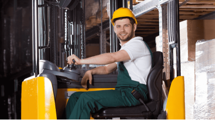 Працівник високого складу з UDT Rhenus Logistics