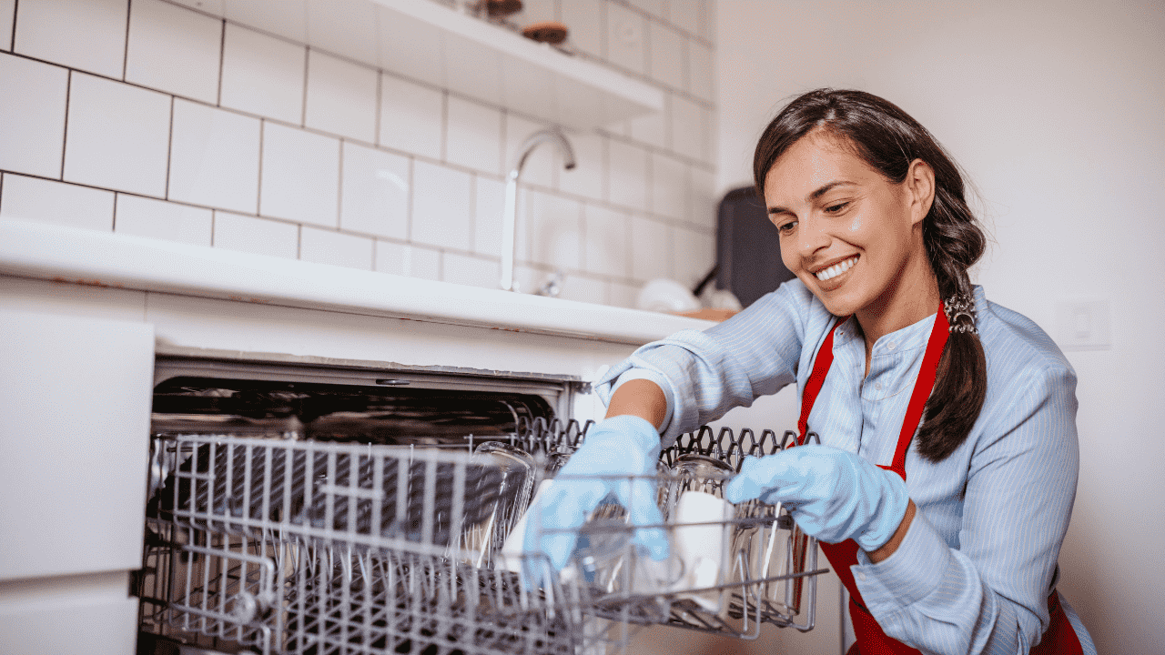 Працівник на змивак (ресторан у 5ти зірковому готелі)